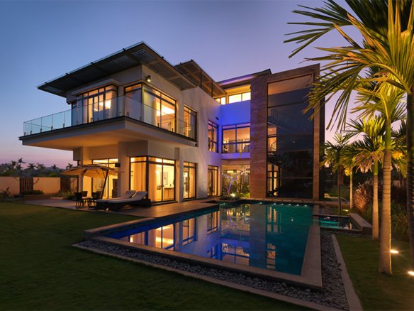 Prestige Golfshire mansion-night-view