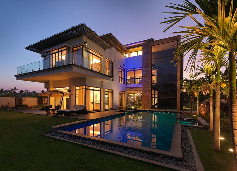 Prestige Golfshire mansion-night-view